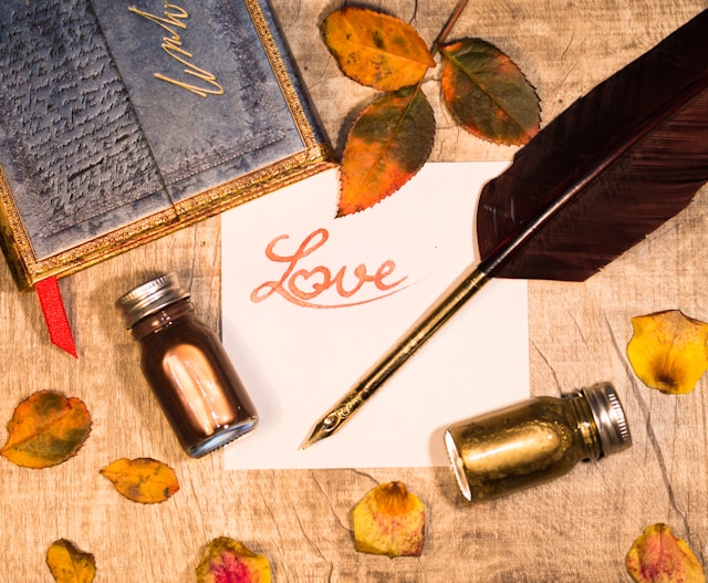 Photo de Theo Crazzolara sur Unsplash représentant une lettre d'amour à son partenaire